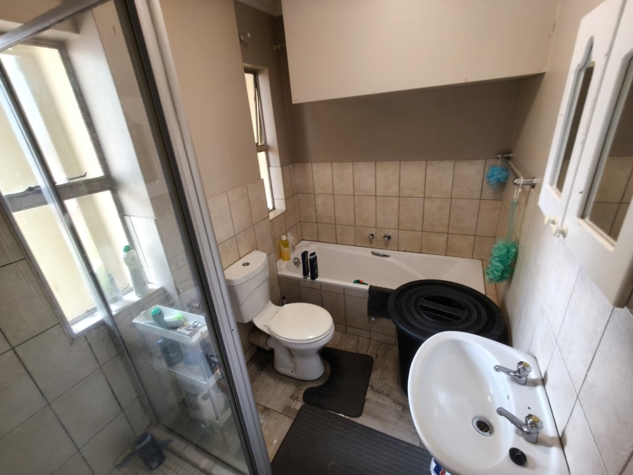 2 Bedroom Property for Sale in Geelhoutpark North West